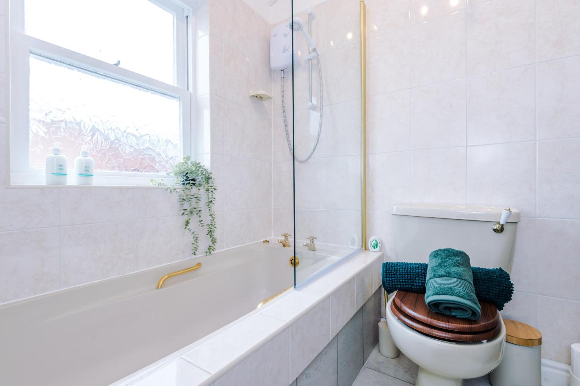 New! Stunning 2-Bed City-Centre Home In Chester By 53 Degrees Property - Ideal For Couples & Groups - Sleeps 6! Exterior photo
